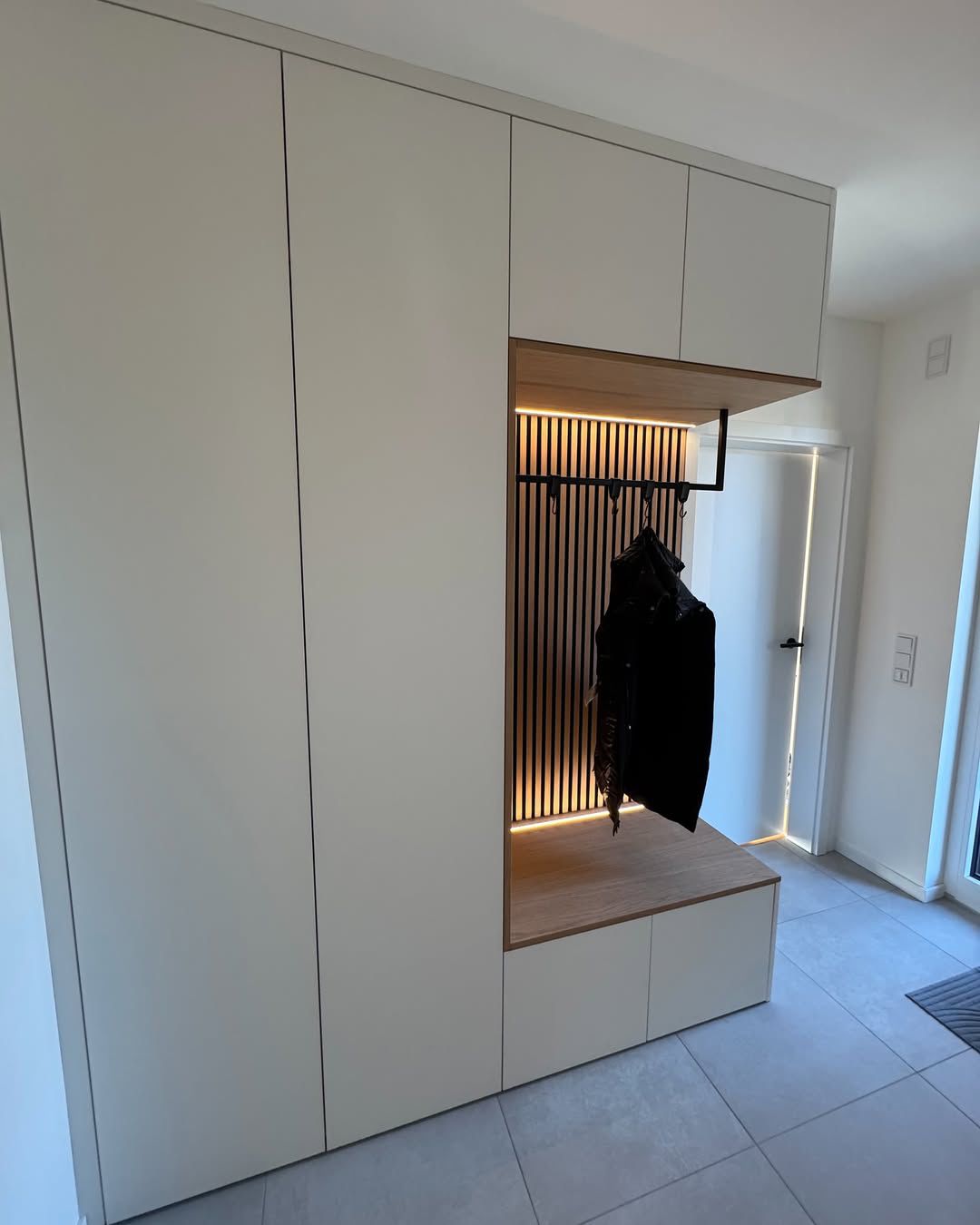 Entrance Beige
