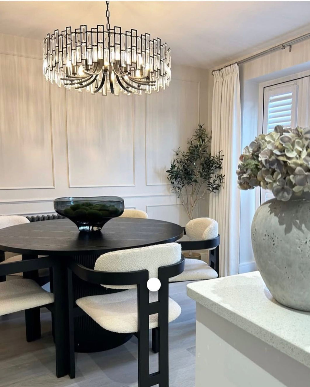Diningroom Round
